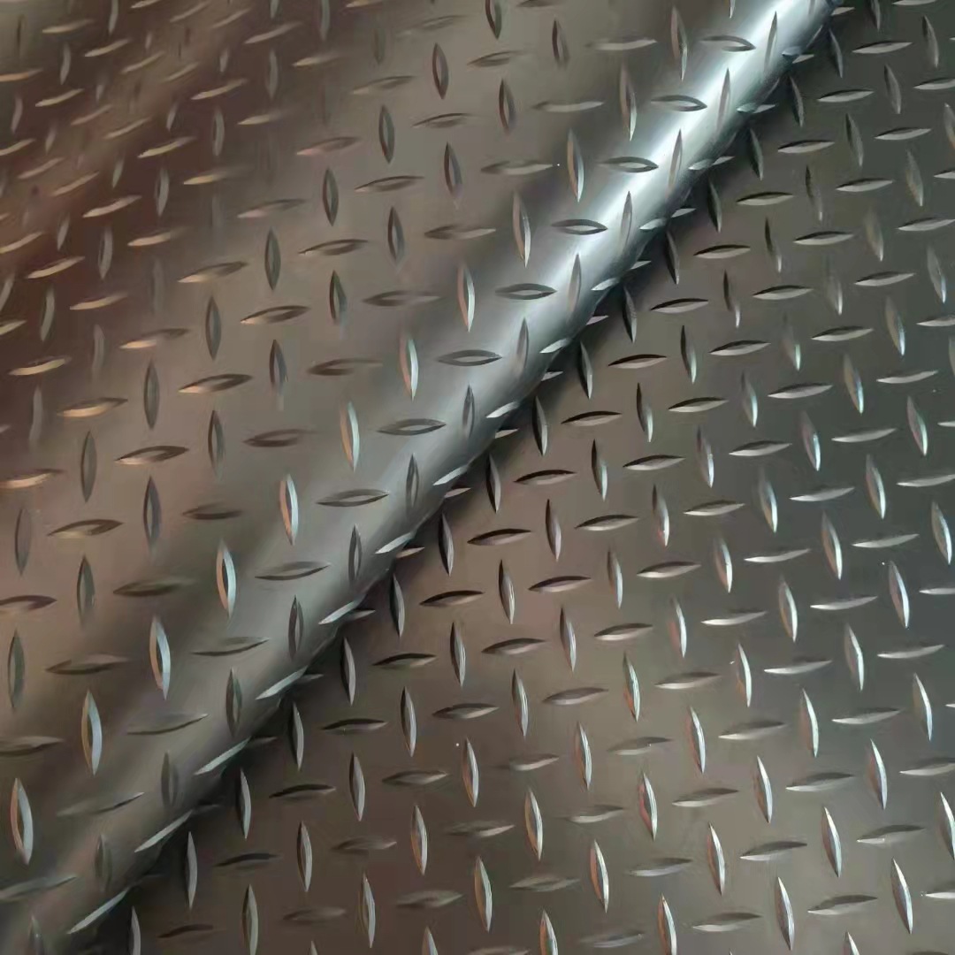 Revêtement de sol en caoutchouc pour tapis de garage personnalisés 